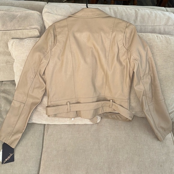 Light tan fake leather jacket. Brand new. Size medium. Colectionb New York - Picture 2 of 2